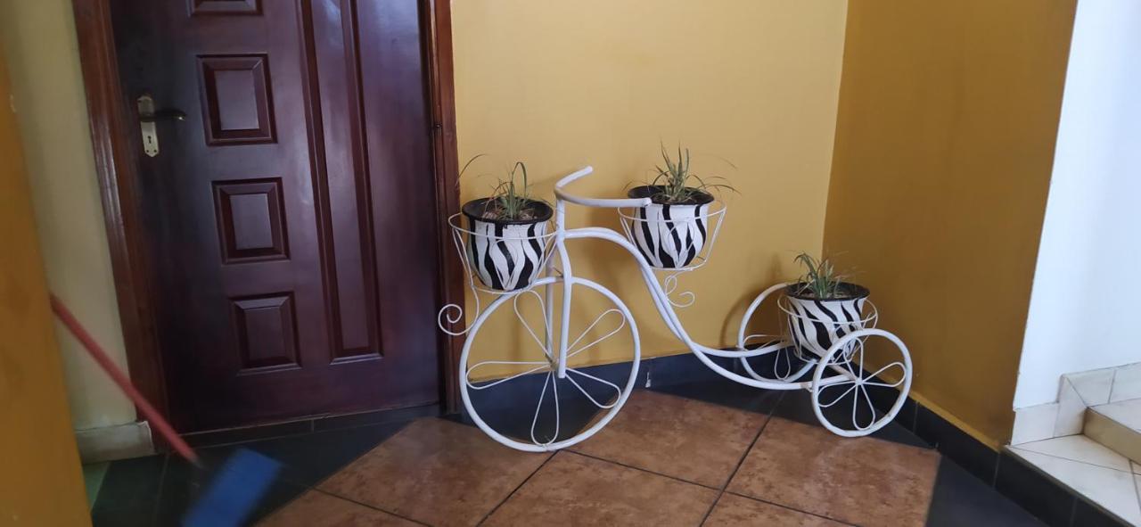 Plus254 Hotel Nairobi Bagian luar foto